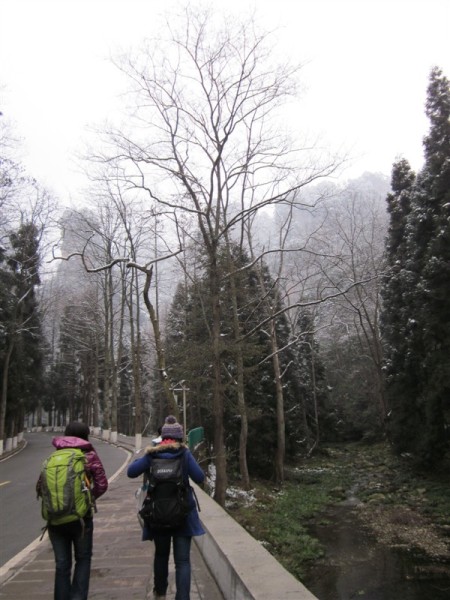 猜成语图片落日路_看图猜成语