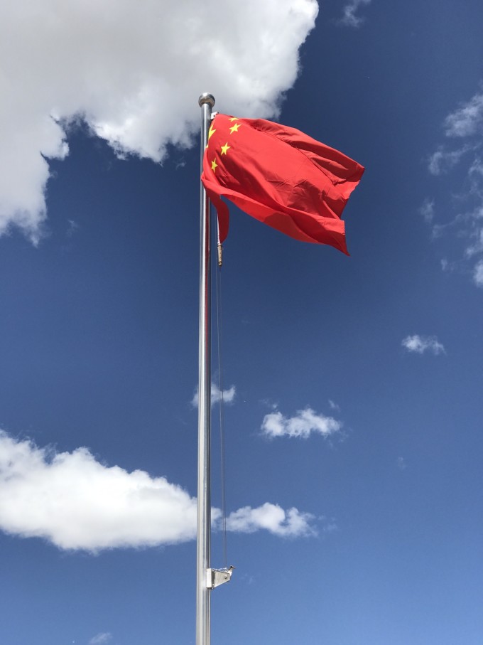 五星红旗飘扬,怎么看都那么好看!