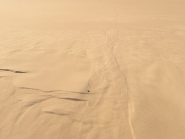 沙漠沙子制作玻璃砖 wKgBZ1kNSGuAJZJQAAWvUh9UMXc79.jpeg?imageView2%2F2%2Fw%2F600%2Fh%2F600%2Fq%2F90