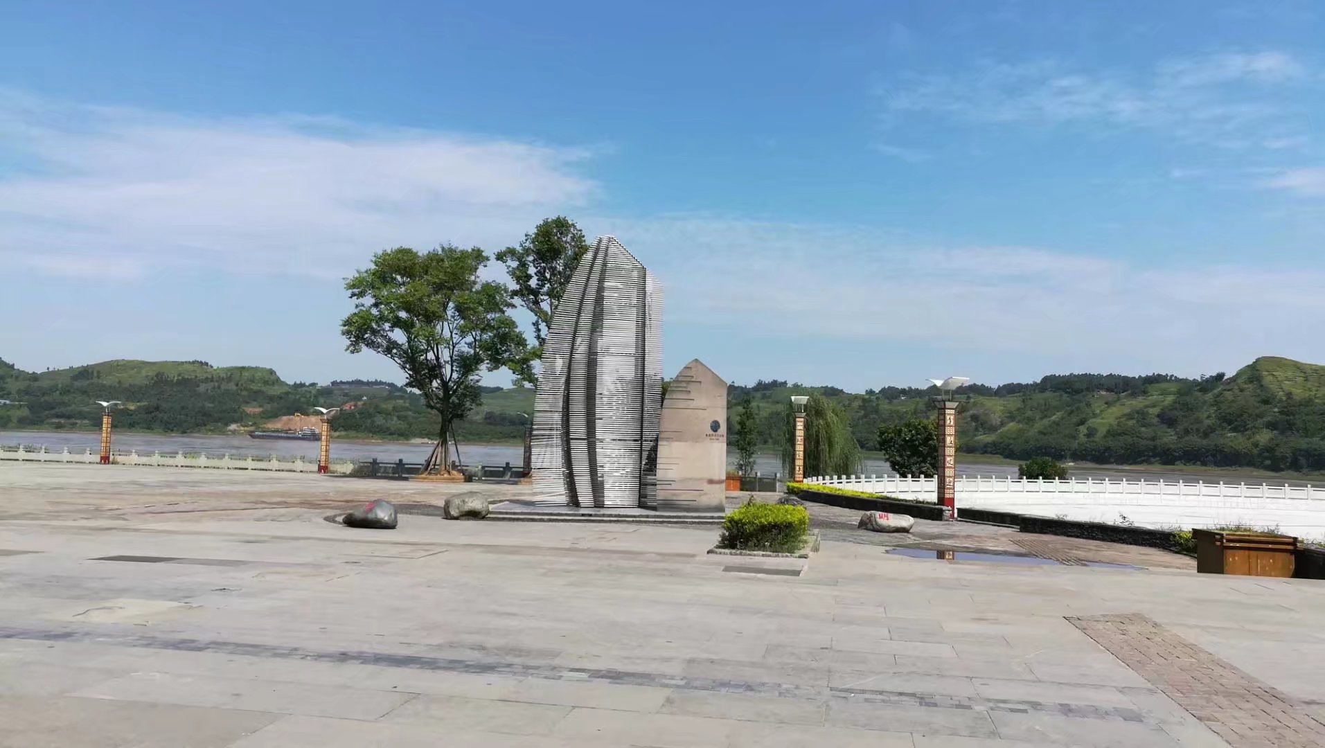 五粮液一年gdp的产值_一年四季图片