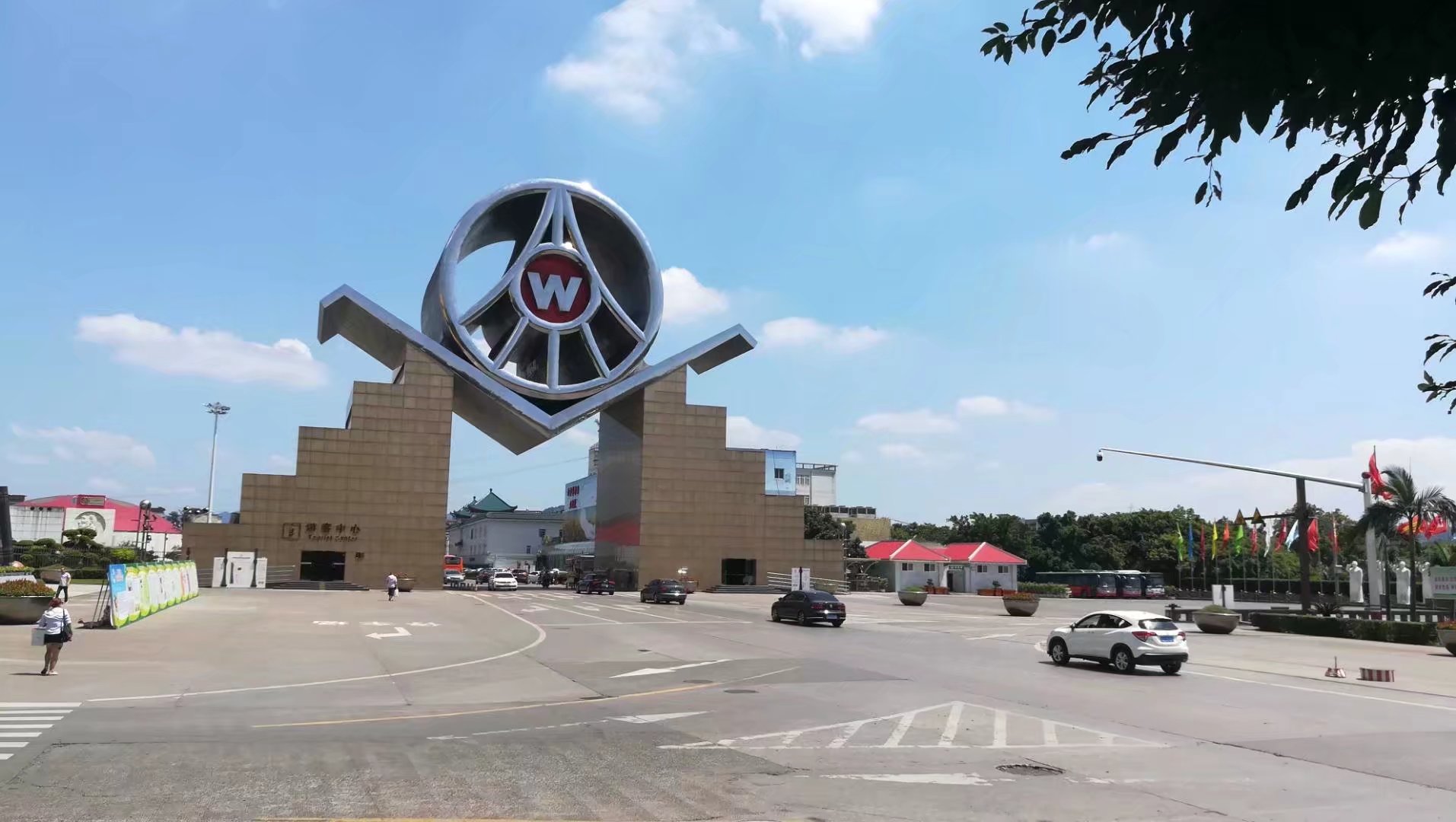 五粮液一年gdp的产值_一年四季图片