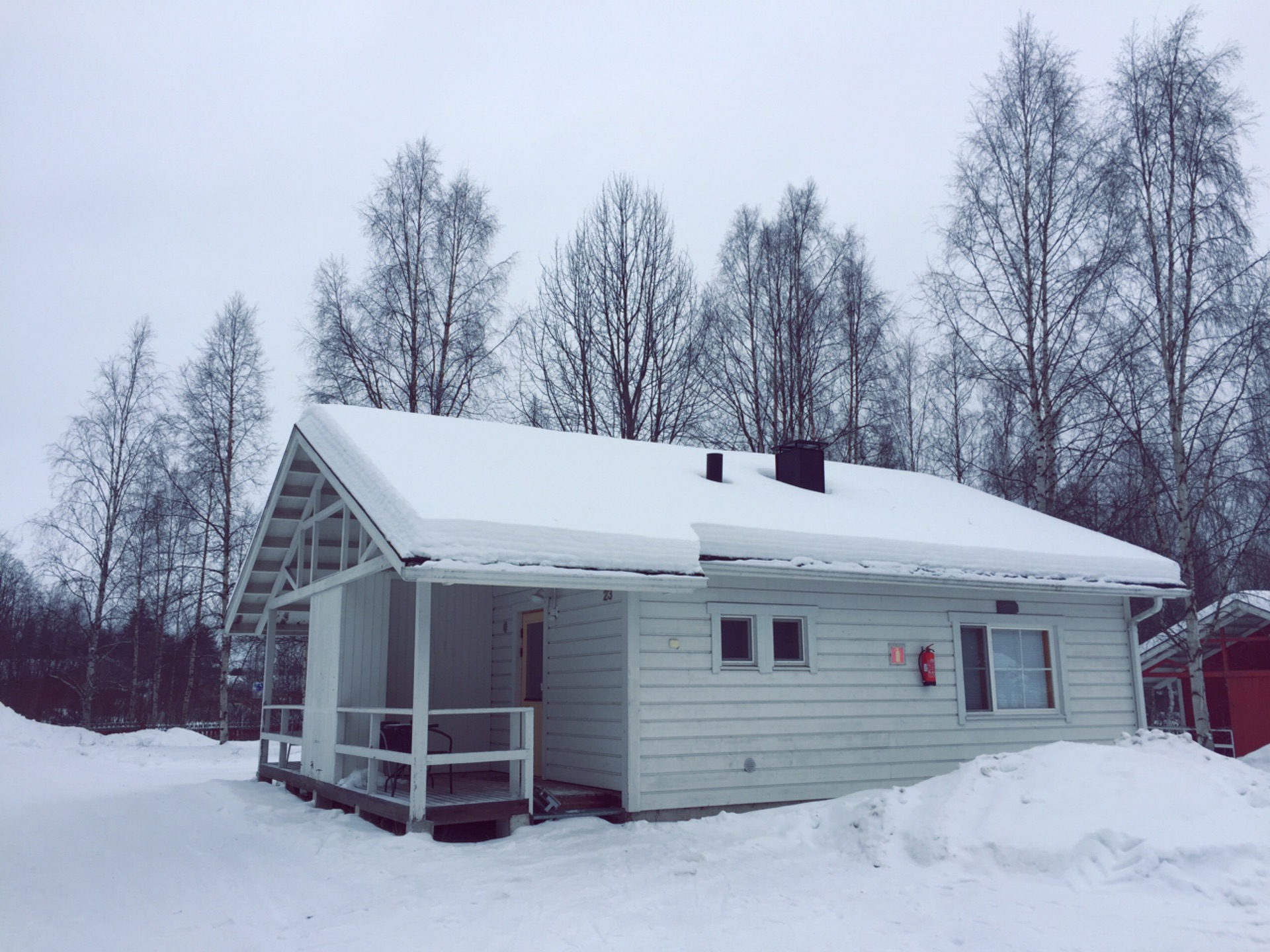 我们的小木屋旁有爱的雪人.