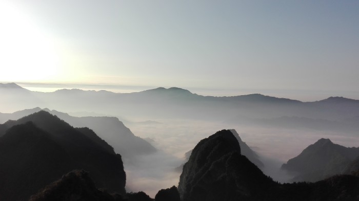 啥时候能看到云海 wKgBZ1jGnj-AVv42ABeQygBnr2M68.jpeg?imageView2%2F2%2Fw%2F700%2Fh%2F393%2Fq%2F90