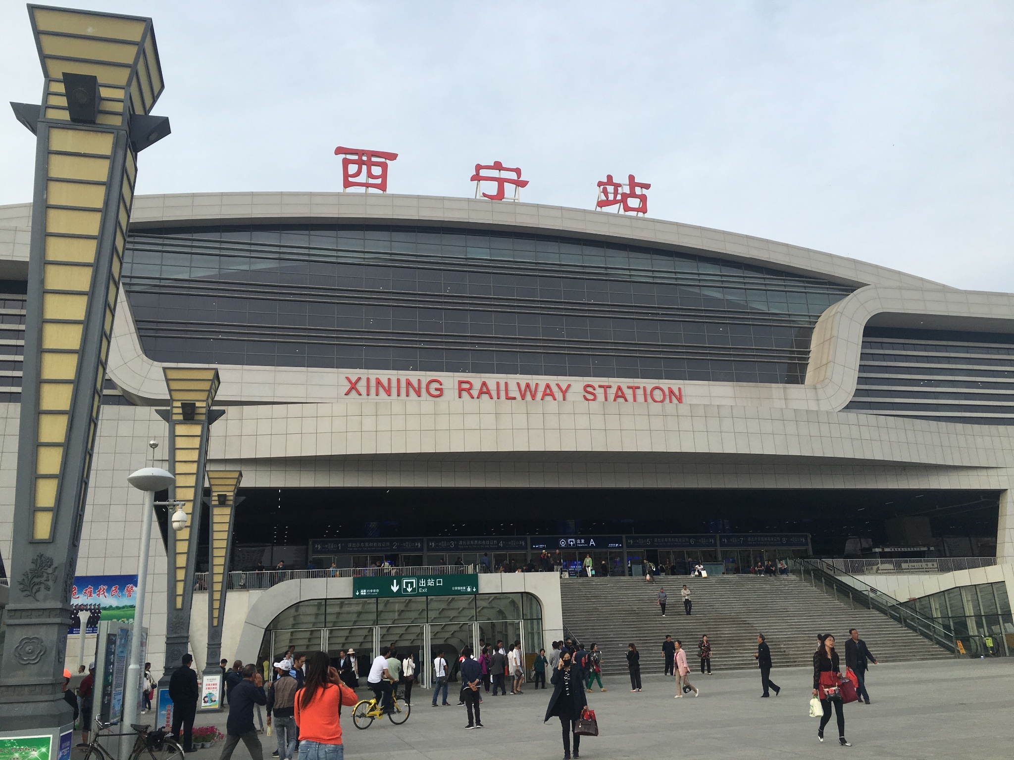 西宁本地人口_西宁火车站(2)