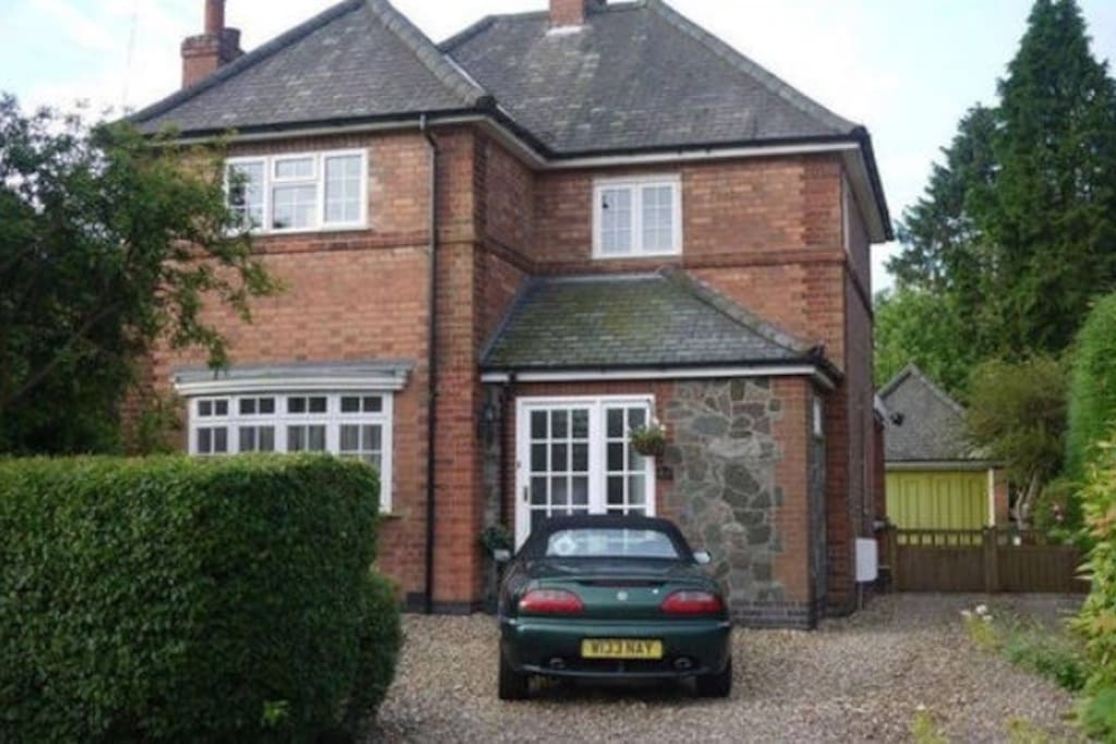 single bed in lovely detached house