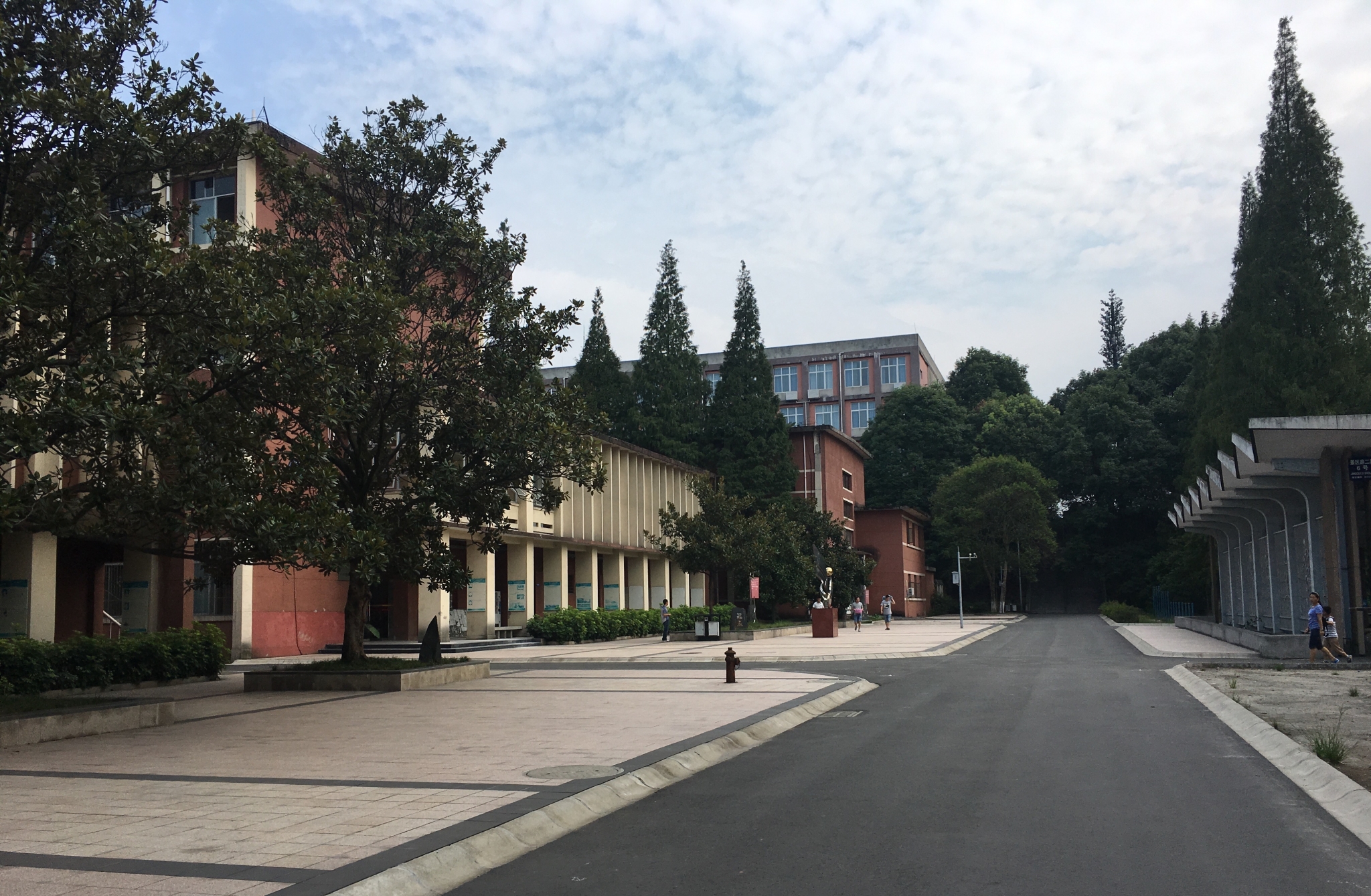 西南交通大学(峨眉校区)    