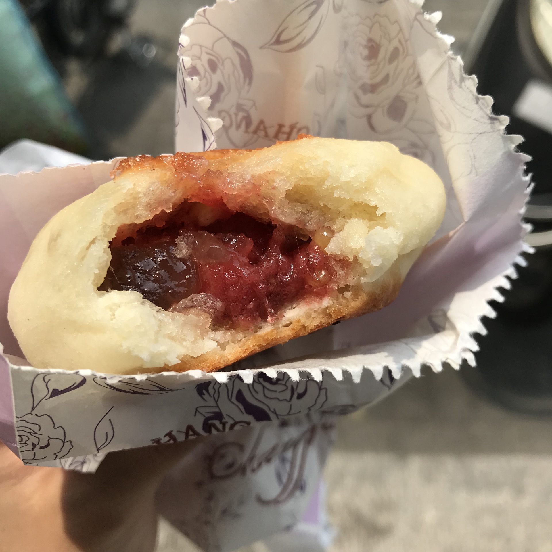 鲜肉月饼是现烤的,热乎乎香脆脆!
