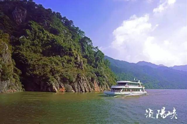 【浈阳峡风景度假区】浈阳峡风景区坐落于中国英德连江口,主要包括浈