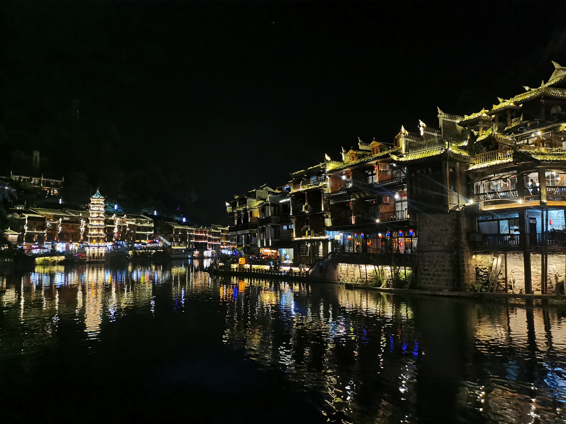 湘西自治州有多少人口_湘西自治州有多少个市(2)