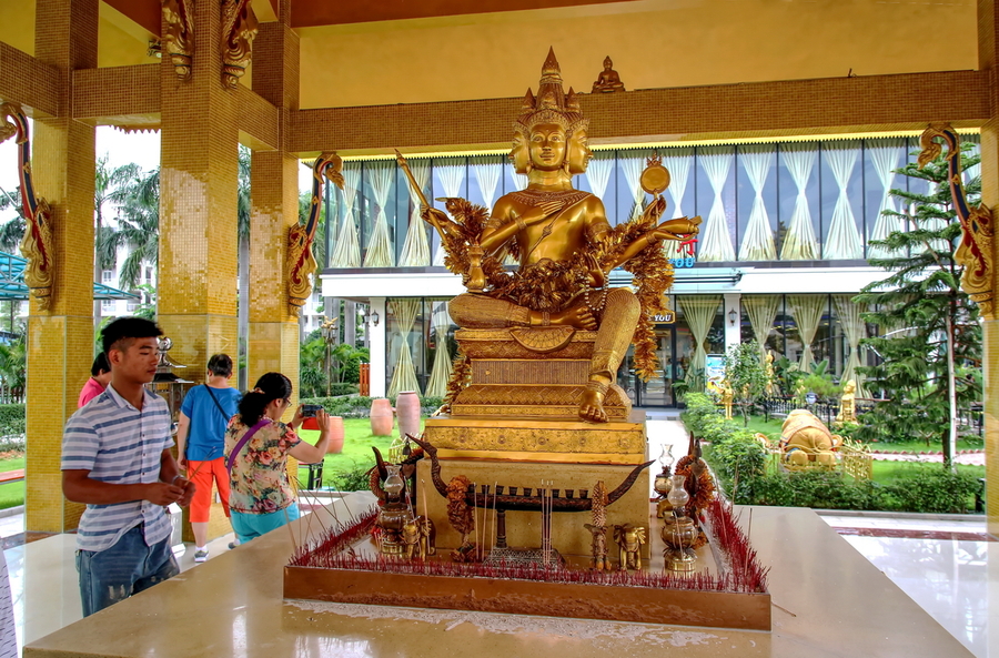 金佛寺 【金佛寺】这里四面佛东南亚闻名,香火鼎盛.