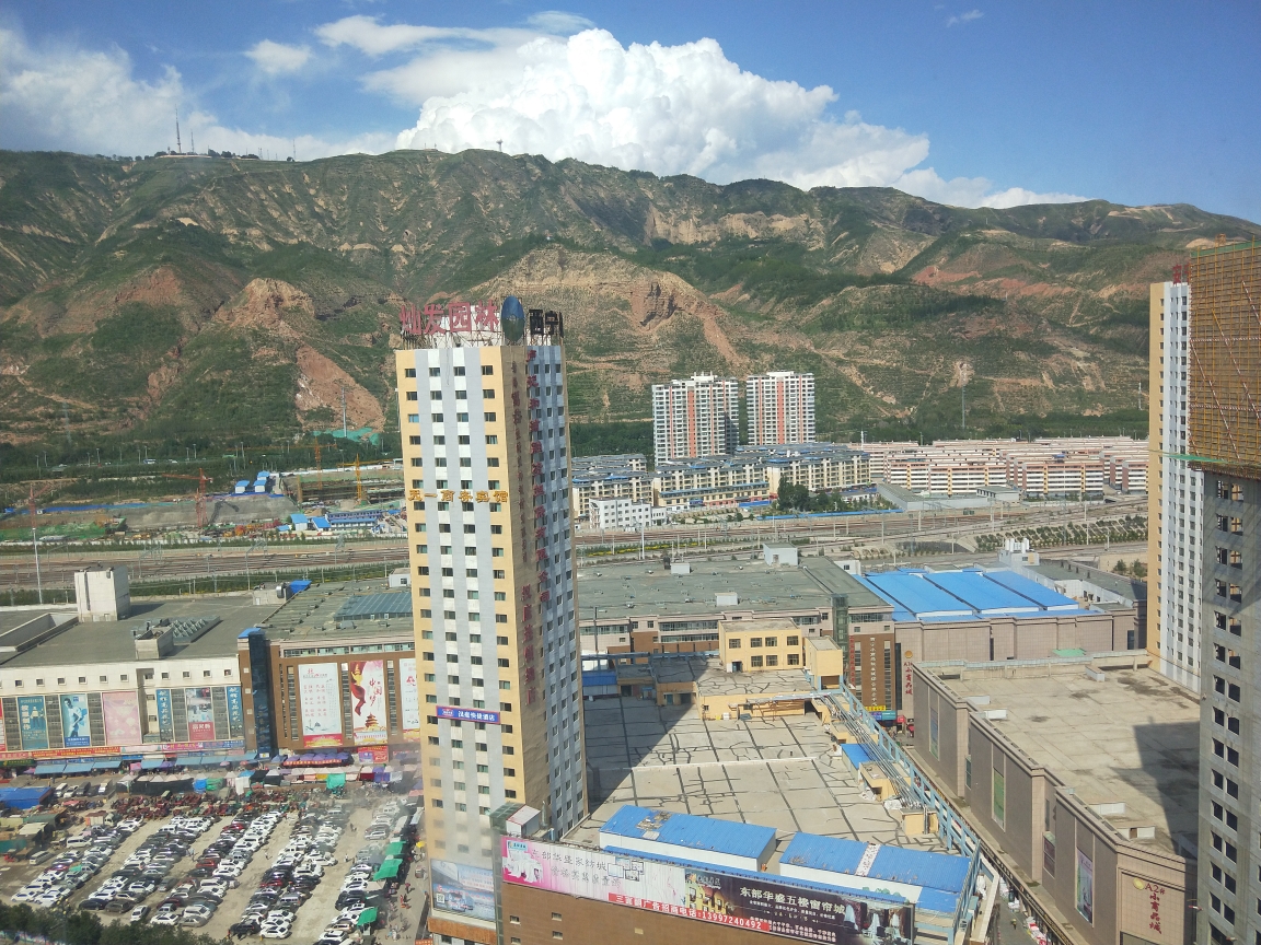西宁本地人口_西宁火车站(2)