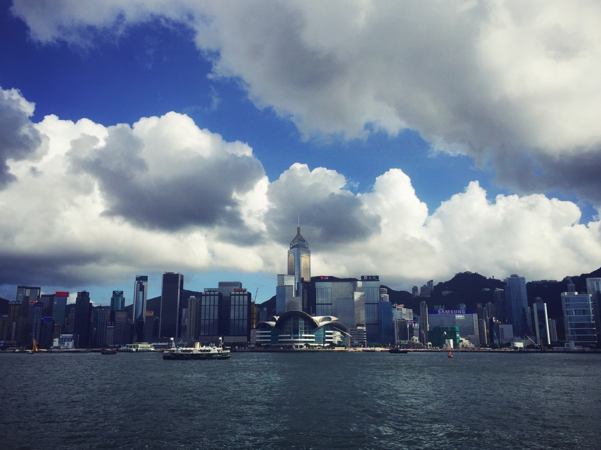中国最美八大海岸之一——香港维多利亚港
