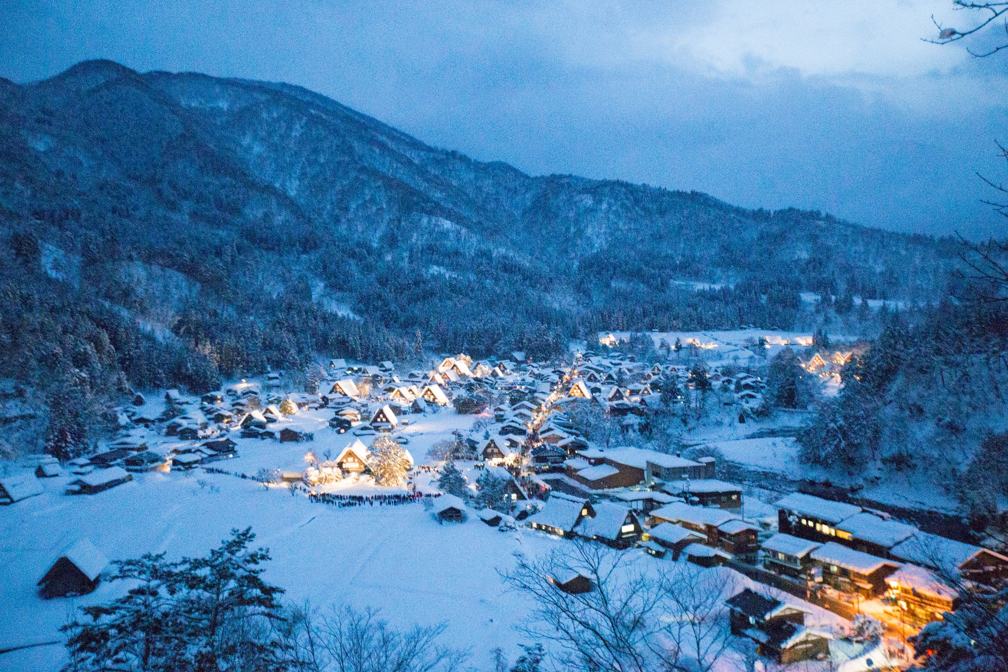 在雪地里撒点野—白川乡点灯节完全攻略 上展望台的方法 合掌村