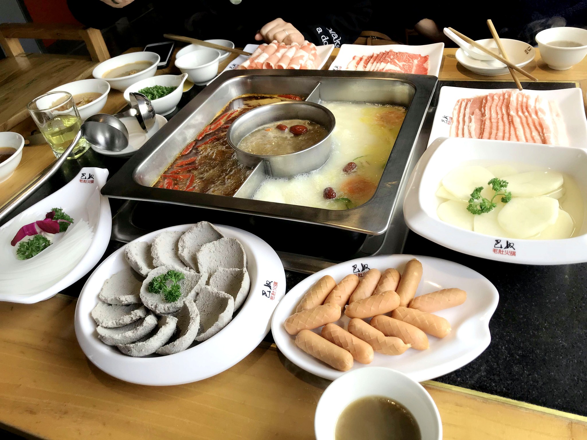 郑州巴奴火锅人均消费_郑州巴奴火锅(2)
