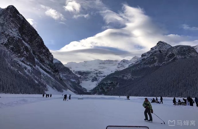              路易斯湖滑雪场的雪