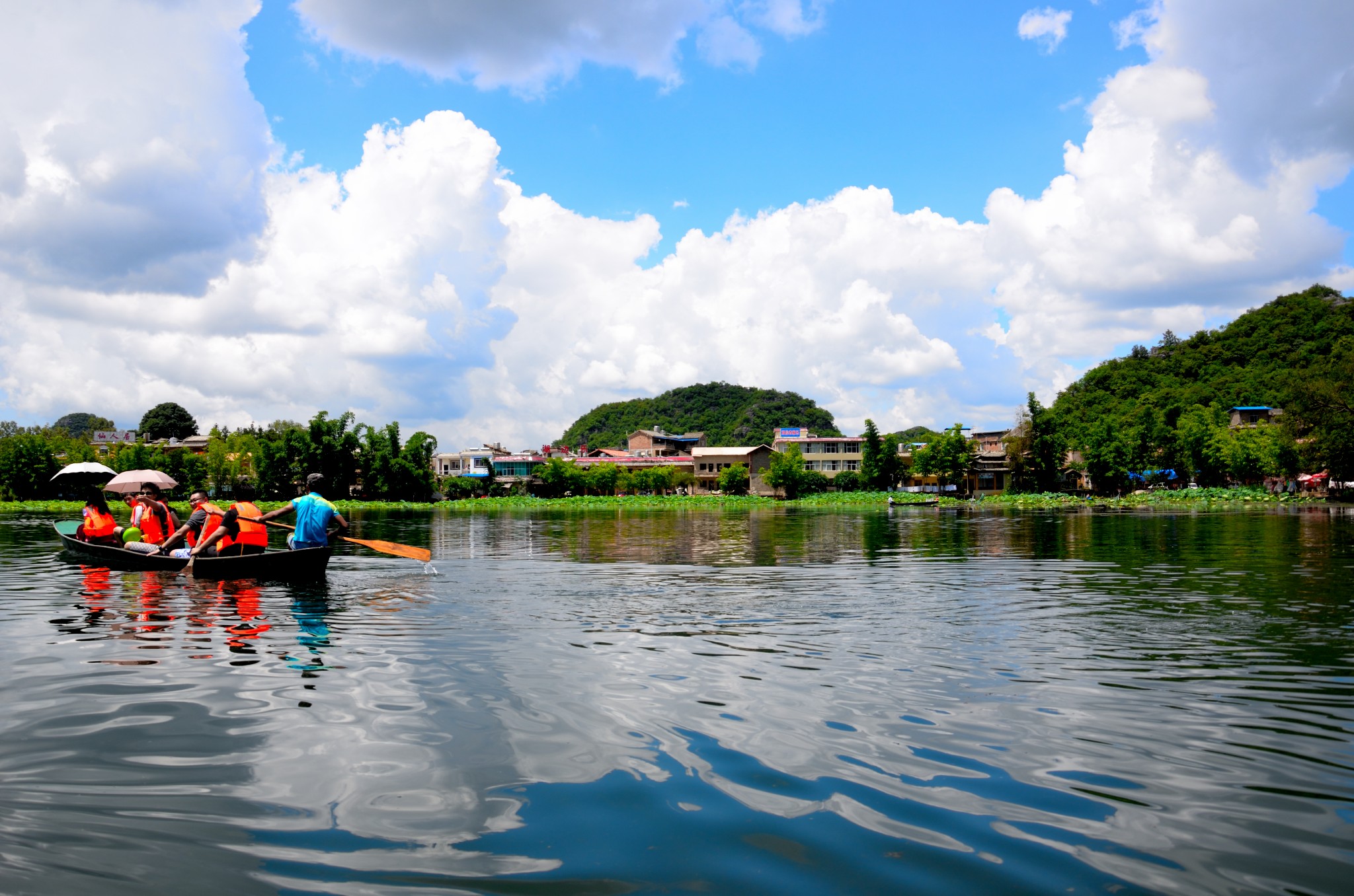 丘北县摆龙湖风景区      