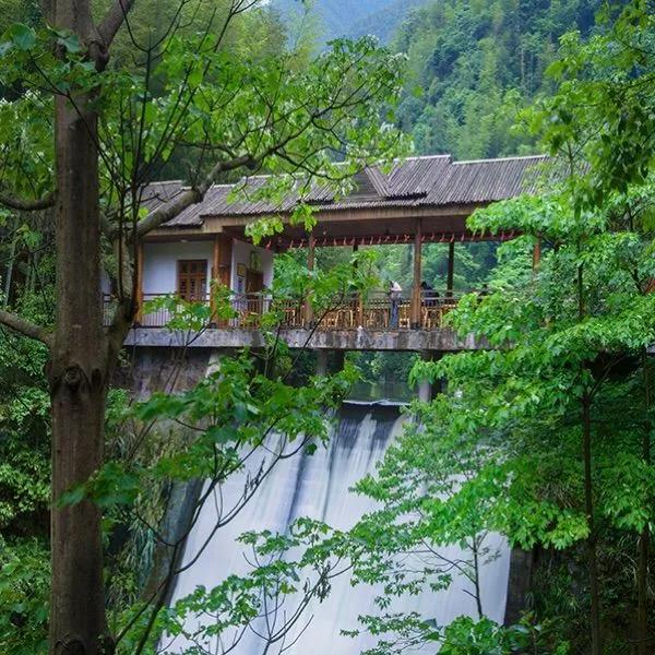 浏阳周洛大峡谷 赏油菜花 摘草莓一日游