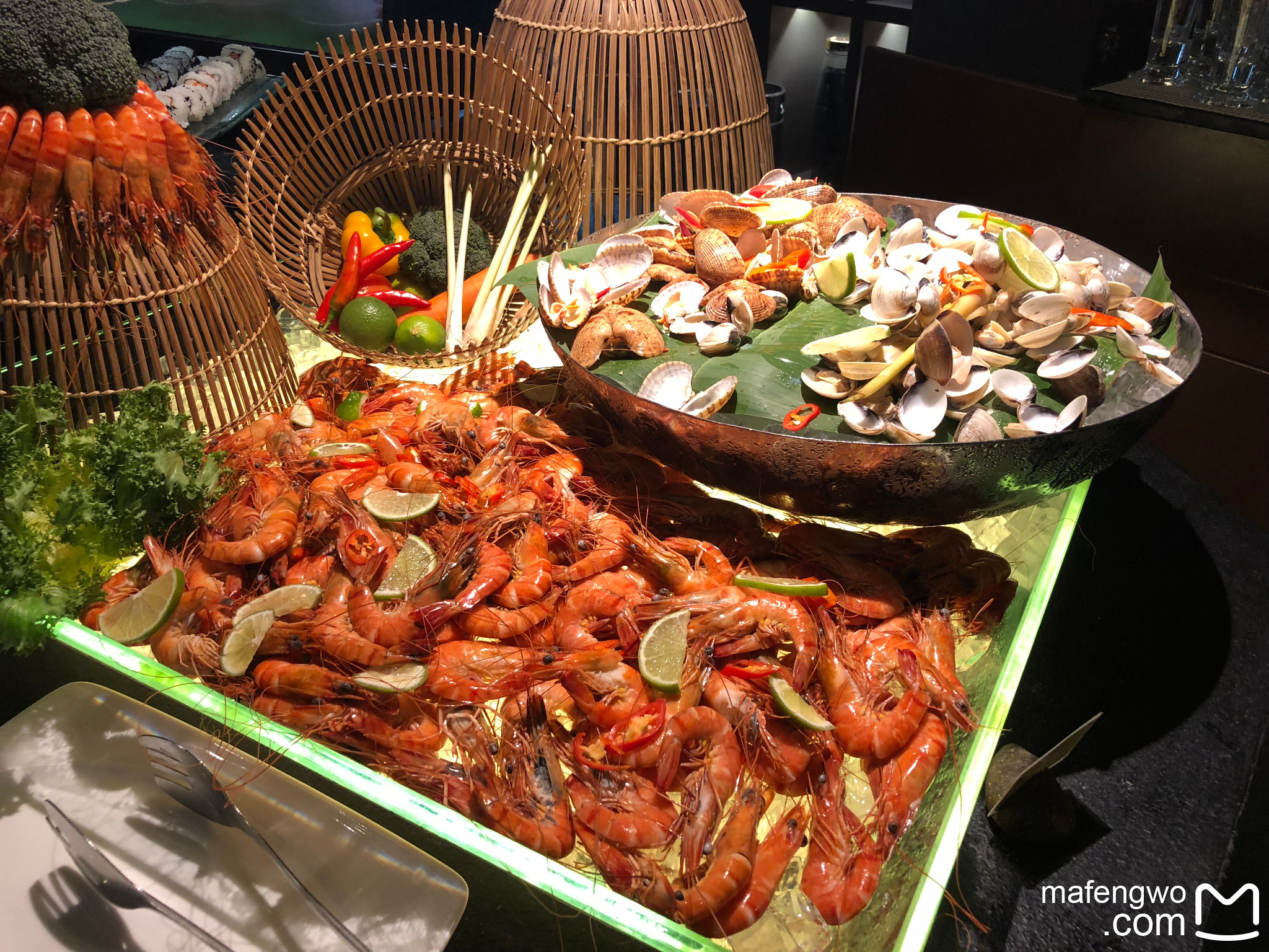 intercontinental nha trang 必读 酒店位于海滩对面,距离tram huong