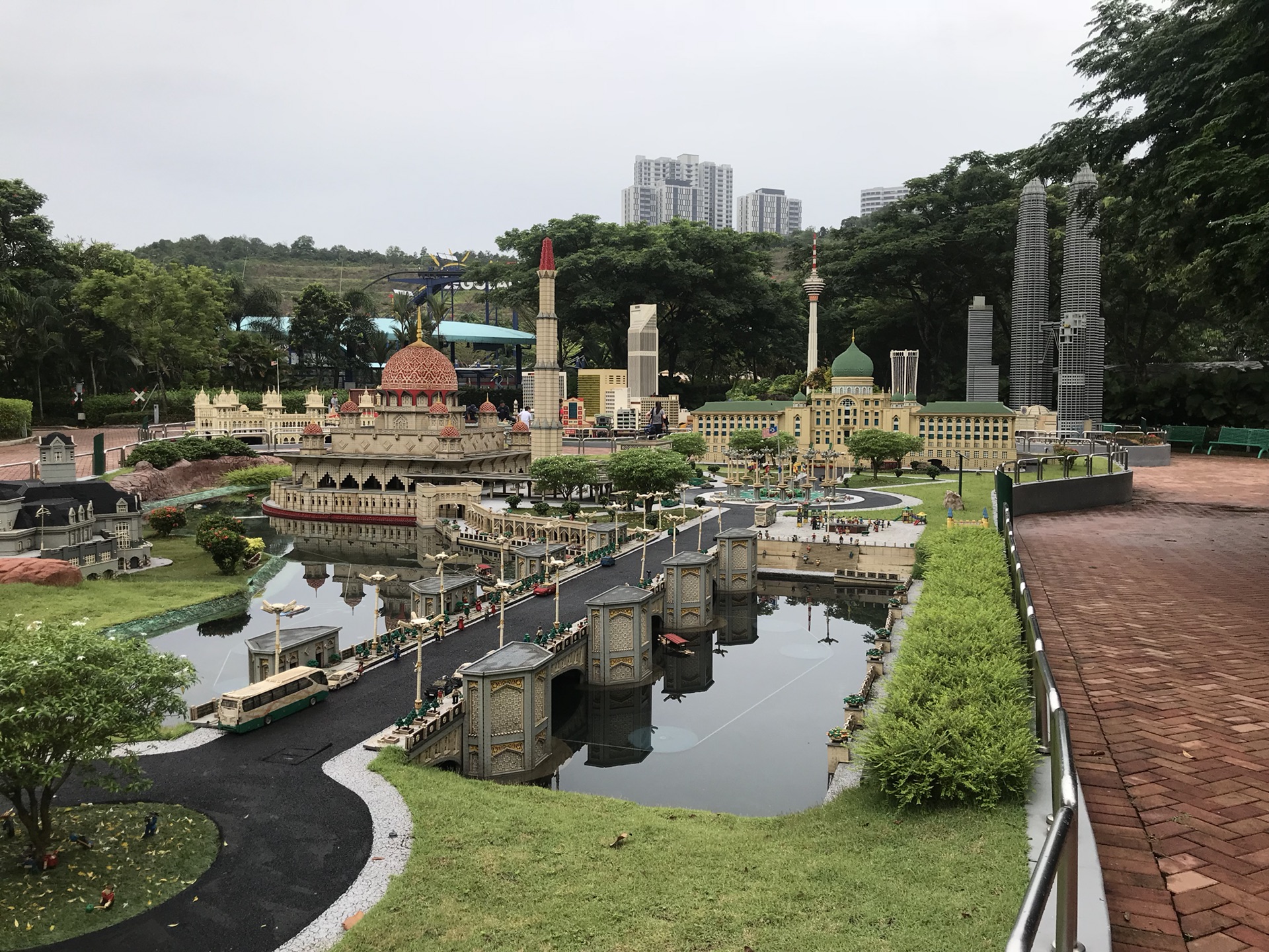 儿子的幼儿园毕业旅行第一站:马来西亚新山乐高乐园