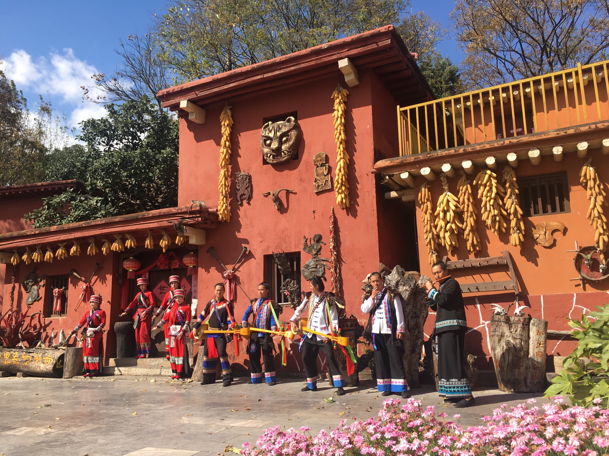 红河县有多少人口_红河县洛恩乡街道图片(3)