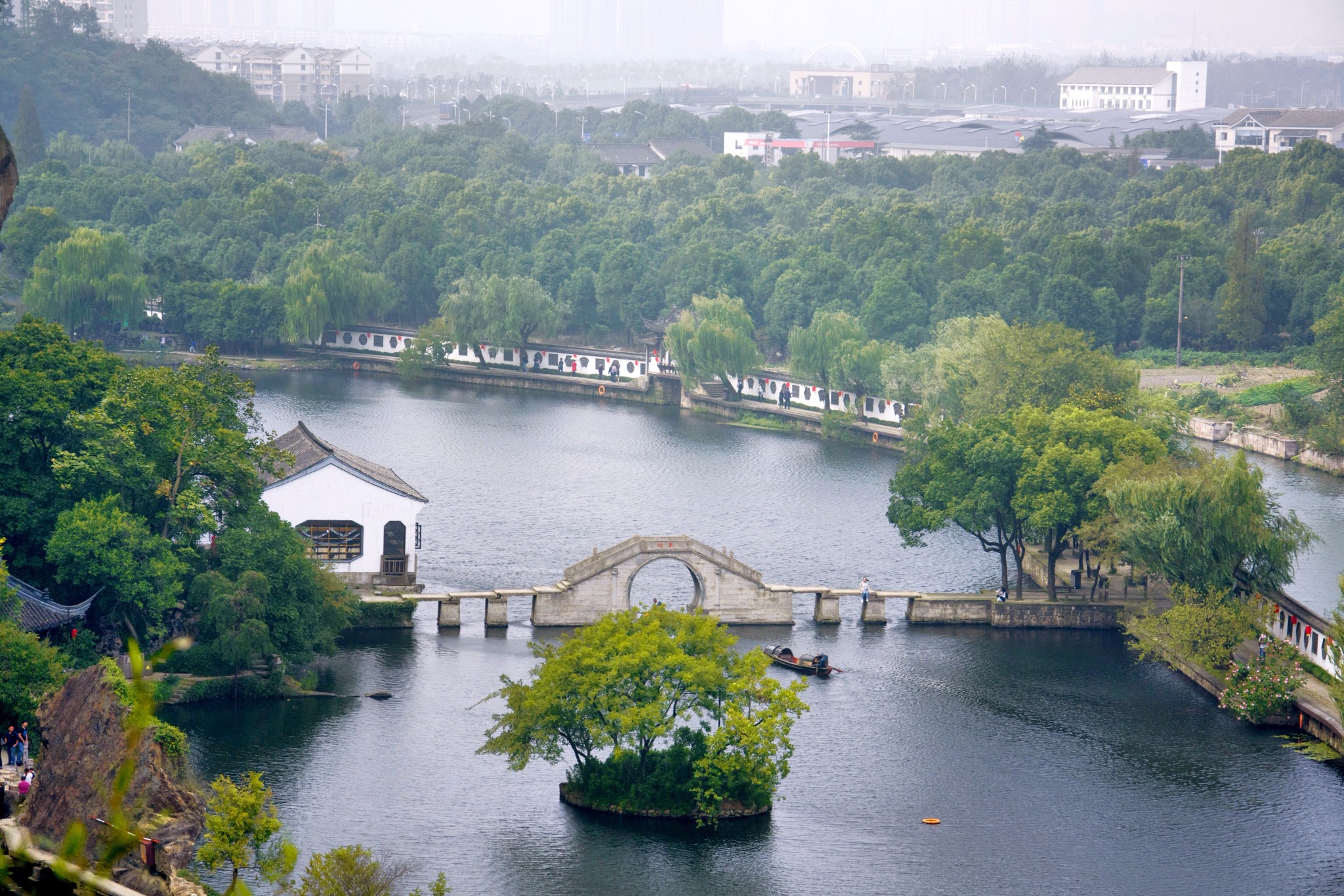 绍兴东湖风景区        