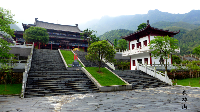 武功山 游记               石鼓寺位于武功山山脚处.