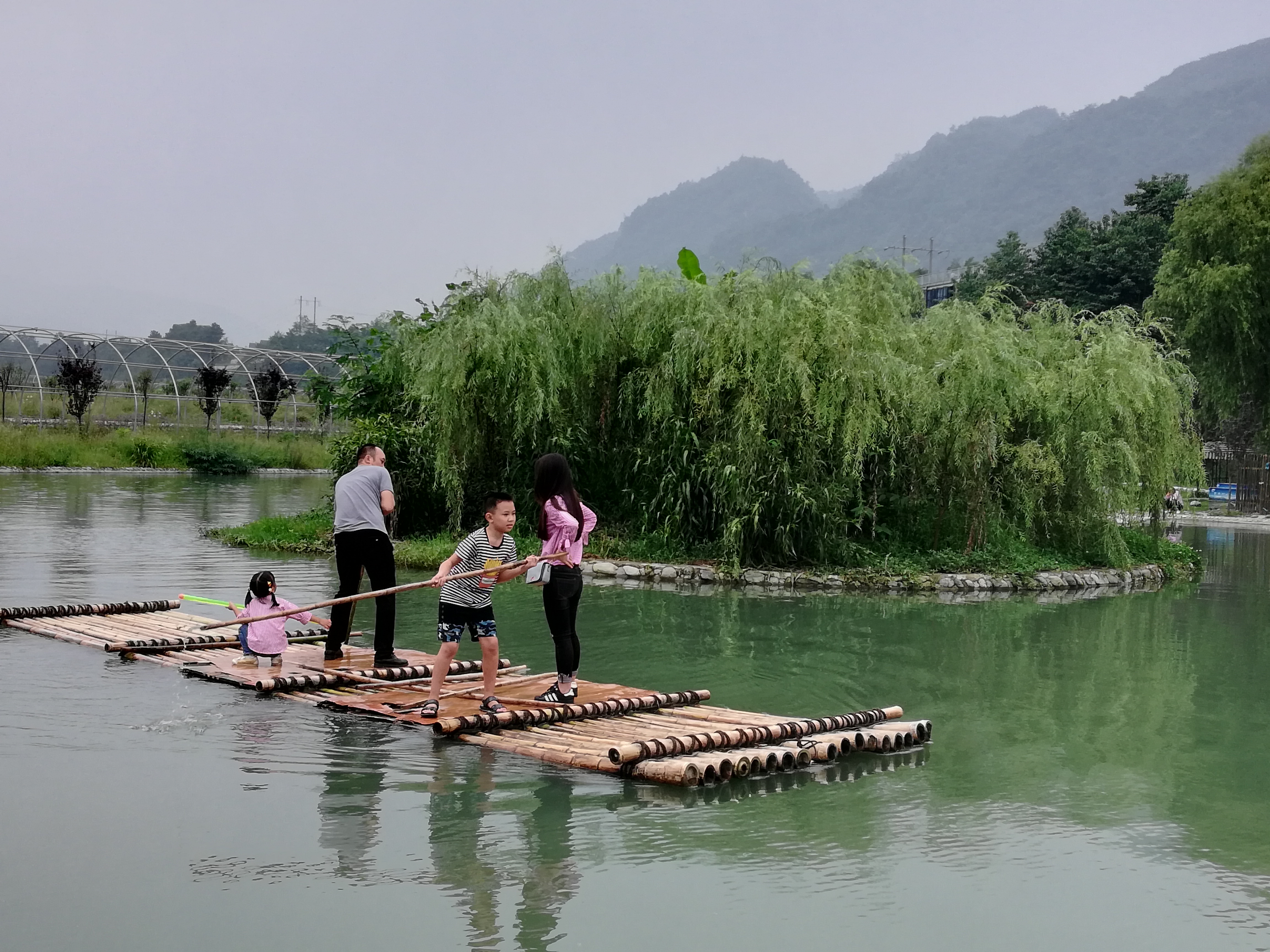 彭州市小鱼洞镇将荒废的河滩地进行开发和利用,打造鱼凫湿地公园,并