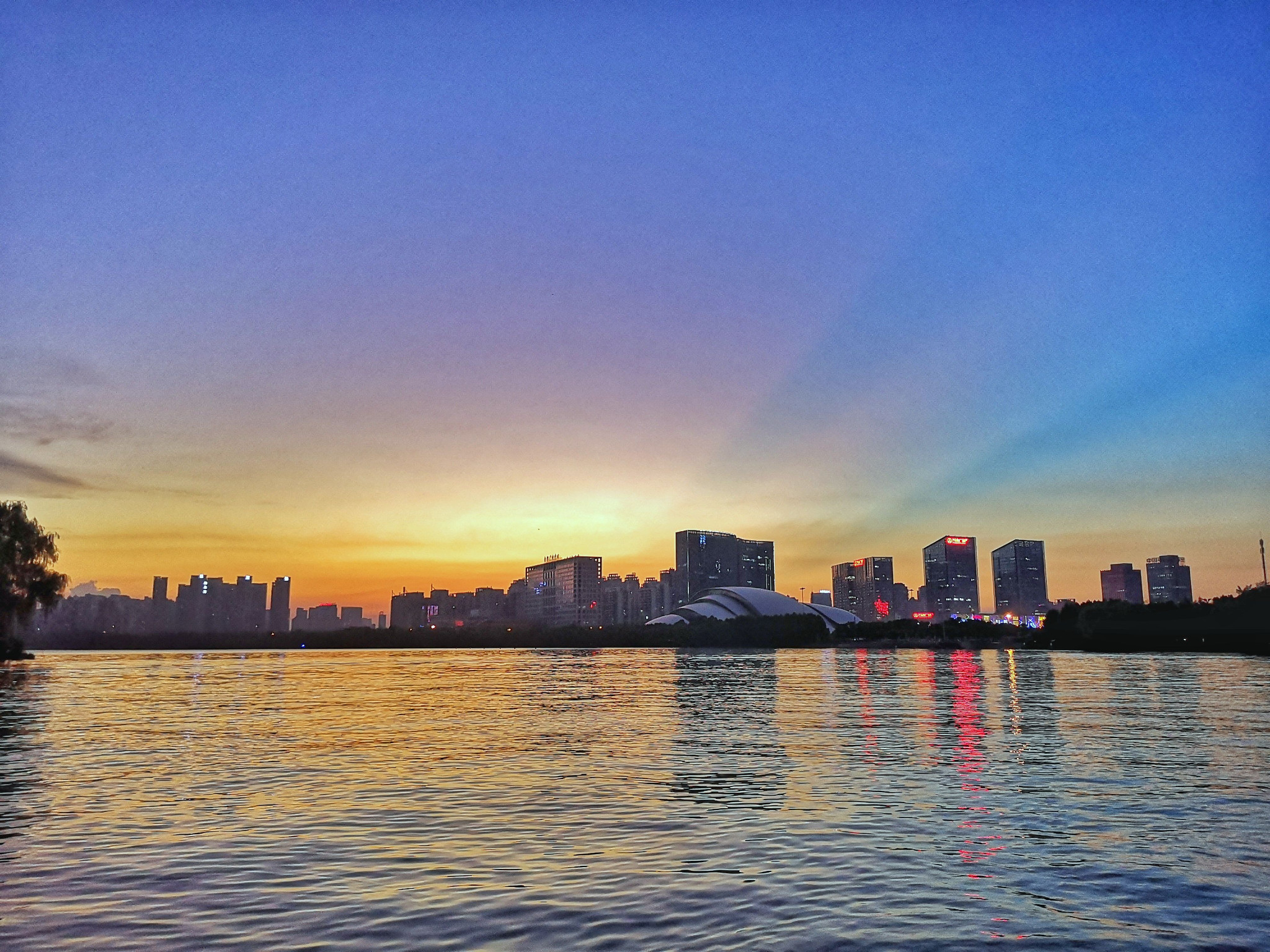 天鹅湖体育公园       