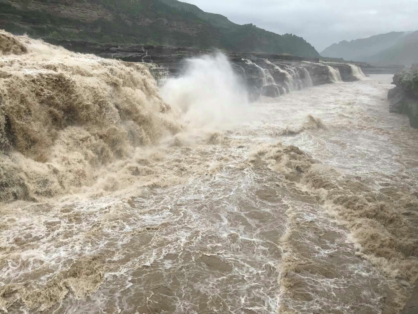 壶口瀑布怎么穿搭_壶口瀑布怎么画简笔画