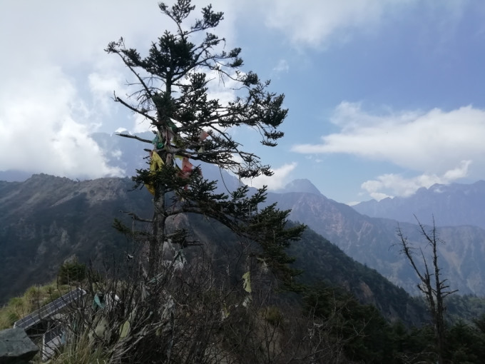 彭州九峰山登顶要多久 wKgEaVzGs4CACBxhAAfEe7apEAw96.jpeg?imageView2%2F2%2Fw%2F680%2Fq%2F90%7CimageMogr2%2Fstrip%2Fquality%2F90