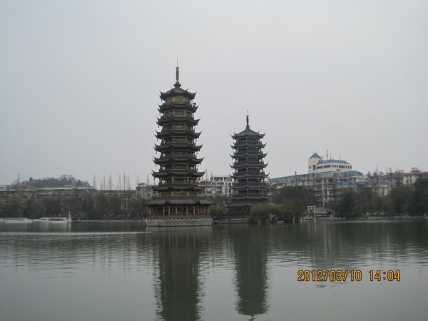 晚上的文昌湖 wKgBt092rQDvaSmjAAGz7Fa8Q3E08.jpeg?imageView2%2F2%2Fw%2F600%2Fq%2F90%7CimageMogr2%2Fstrip%2Fquality%2F90