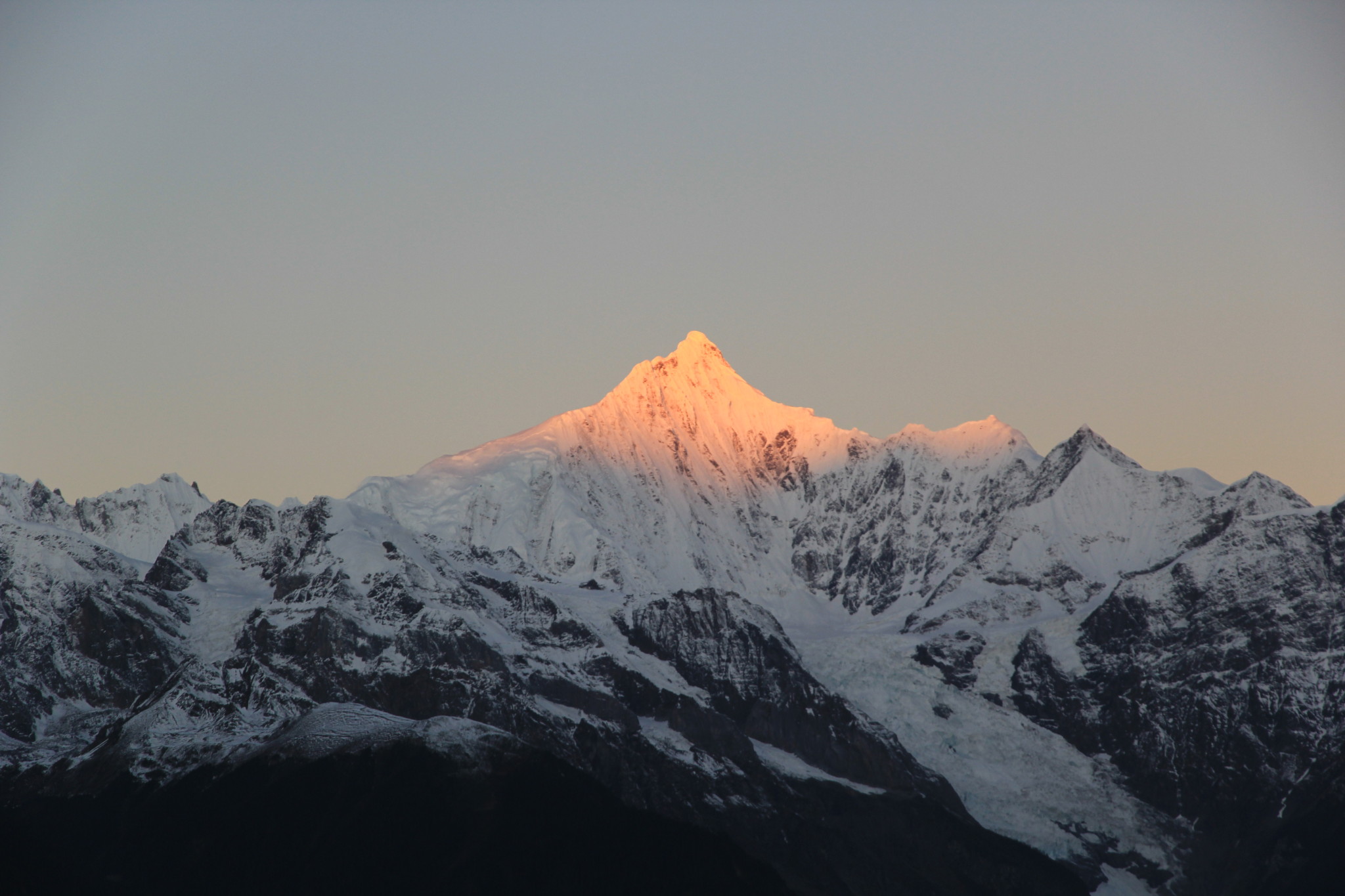 梅里雪山婚纱照_梅里雪山日照金山图片