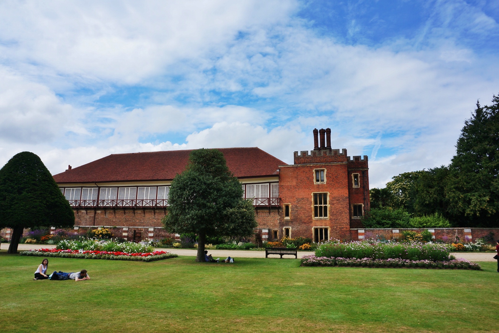 推荐伦敦周边一日游景点{hampton court palace汉普顿