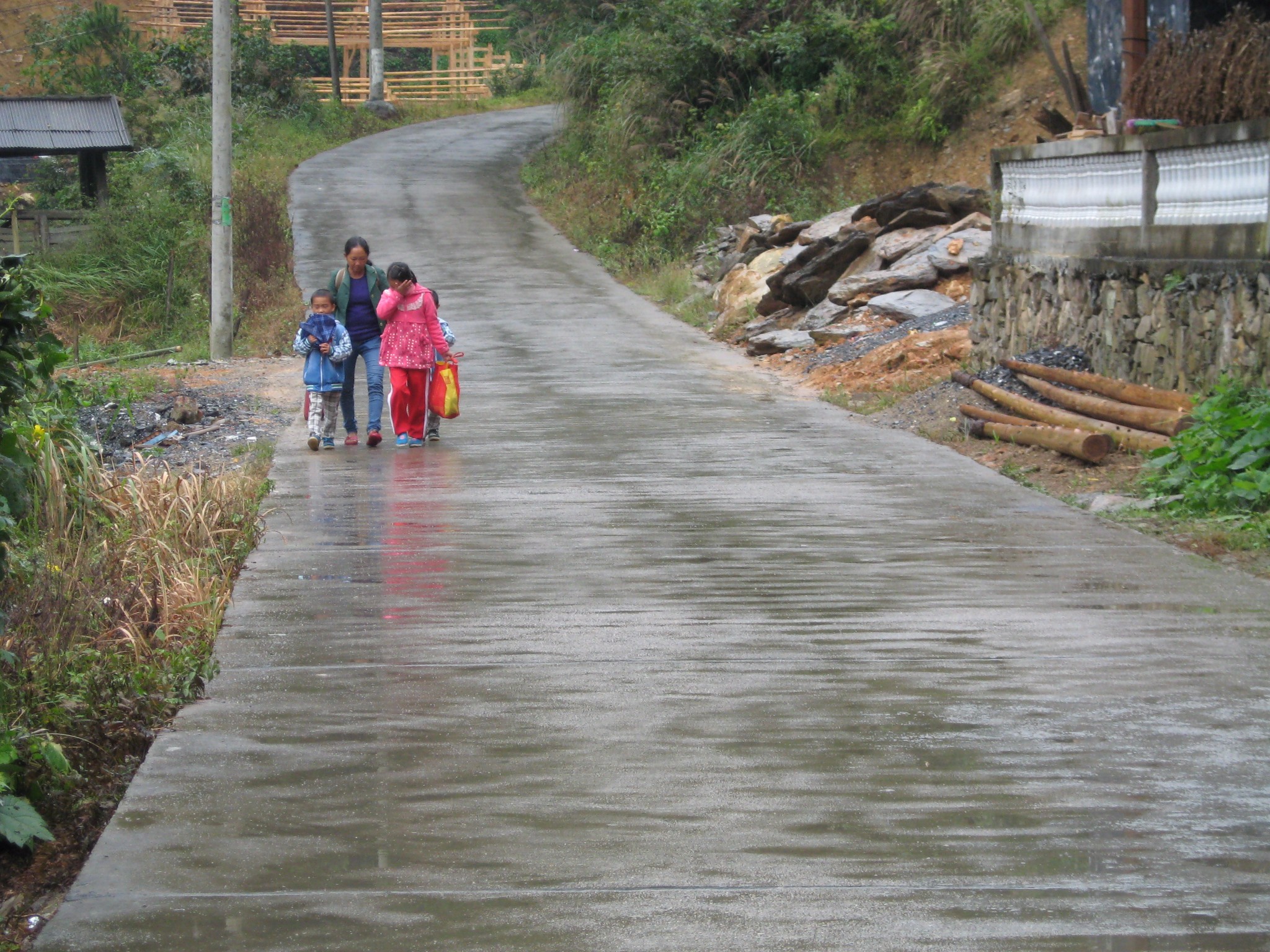 什么堤坝的成语_堤坝路和傍水路标志(2)