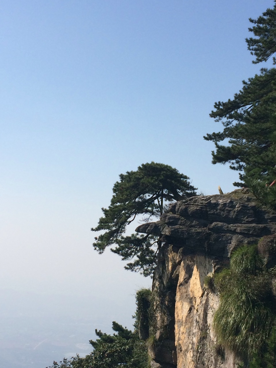 庐山4日游广州黄埔古港 第二天:  阳光正好 从龙首崖下到悬索桥步行