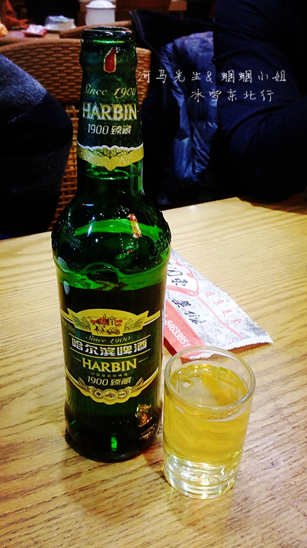 来哈尔滨怎能不喝哈啤,这个是1900臻藏版,我们