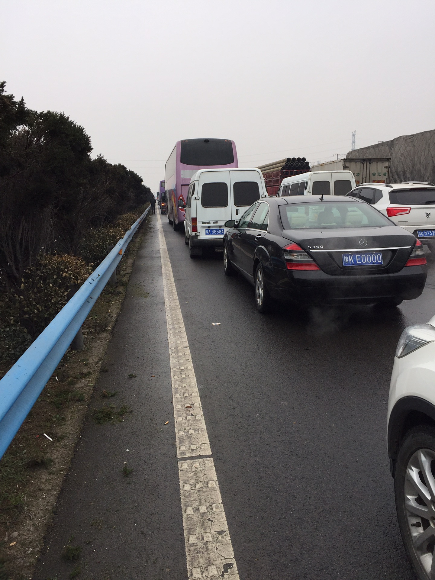 返程中,遭遇堵车!