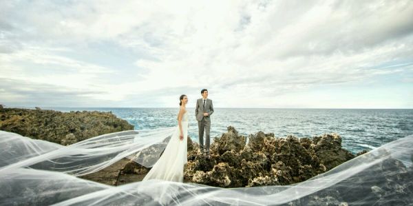 巴厘岛拍婚纱照坠海_巴厘岛