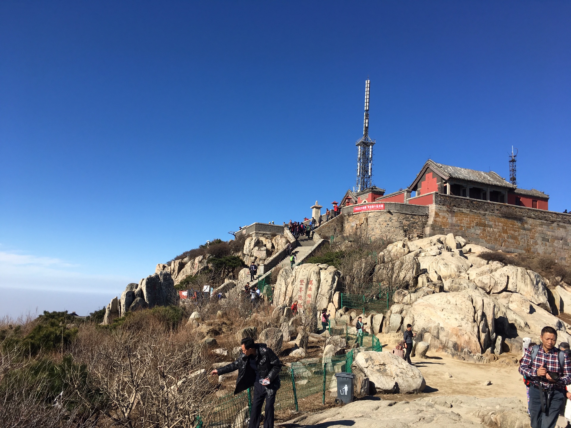 北京上班族,独自爬泰山