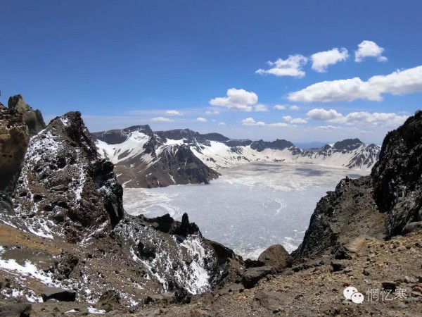 八月份长白山天池天气怎么样 wKgBs1d36tOAFMCTAAbBWL9SIk090.jpeg?imageView2%2F2%2Fw%2F600%2Fh%2F600%2Fq%2F90