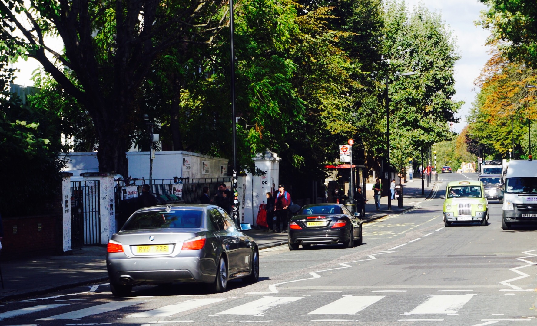 于是放弃了温莎堡,就在伦敦市区瞎逛 abbey road,披头士乐队同名专辑