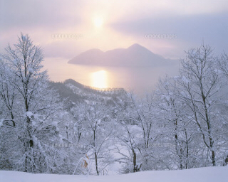 札幌、洞爷湖、登别、函馆、札幌,先到洞爷湖