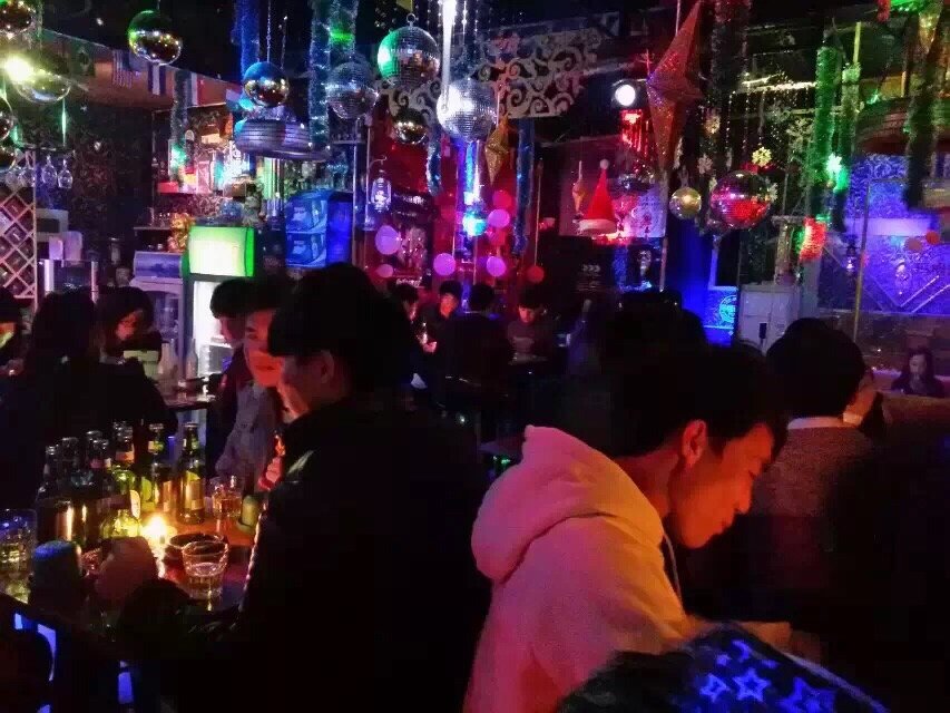 繁花酒吧人均消费多少_繁花酒吧(2)