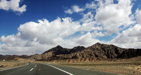 荒无人烟的路 wKgBs1ZBvQOAHj5BAAe6EY_g32064.jpeg?imageView2%2F2%2Fw%2F600%2Fh%2F600%2Fq%2F90