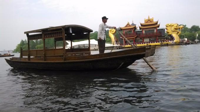 西湖游船最后时间 wKgBZ1ixRNuAM9VBAAiAxpCD4ws61.jpeg?imageView2%2F2%2Fw%2F680%2Fq%2F90