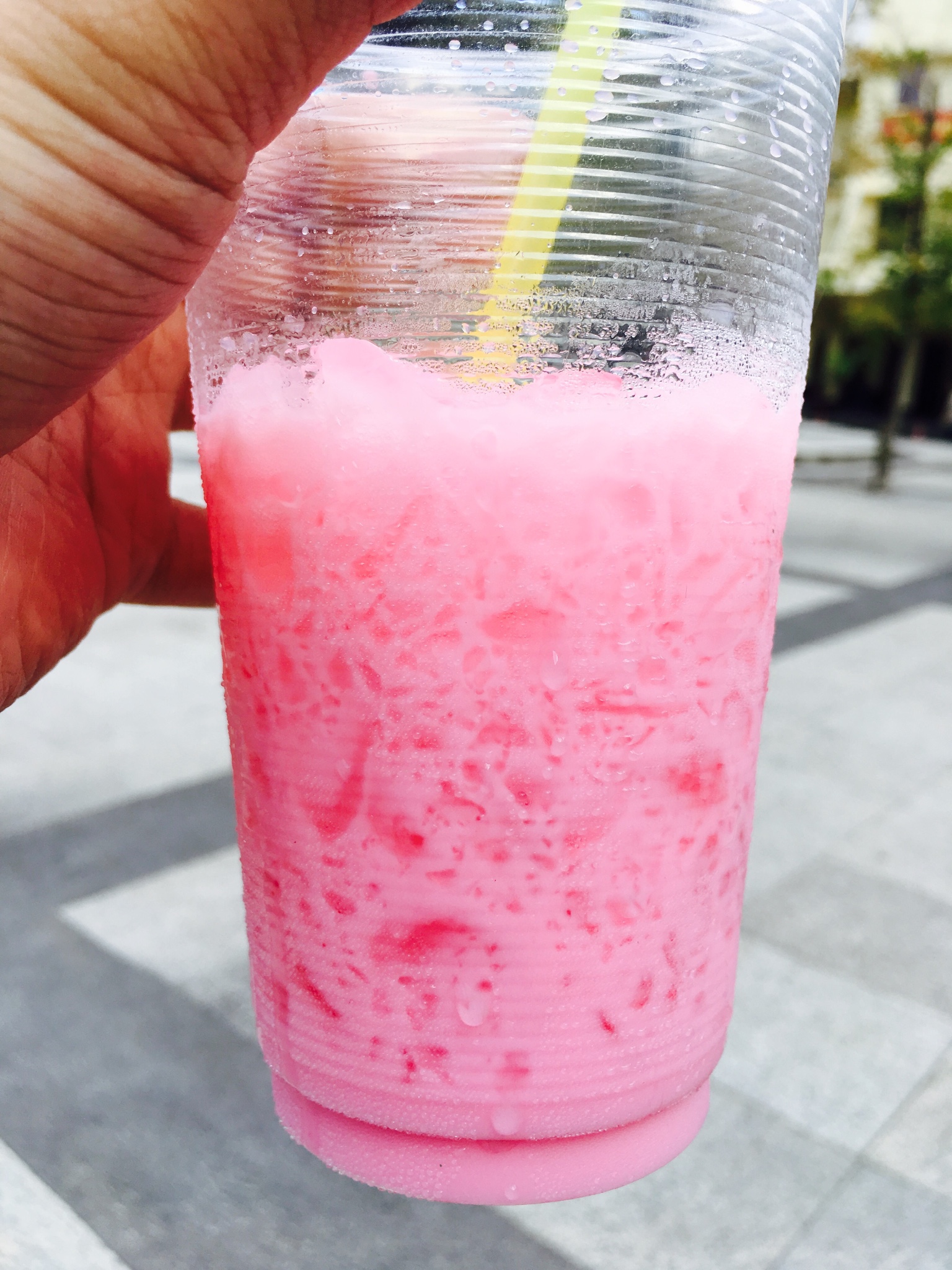 看了一年生想去泰国想问问好心人士哪里可以买到粉红冻奶喝谢谢