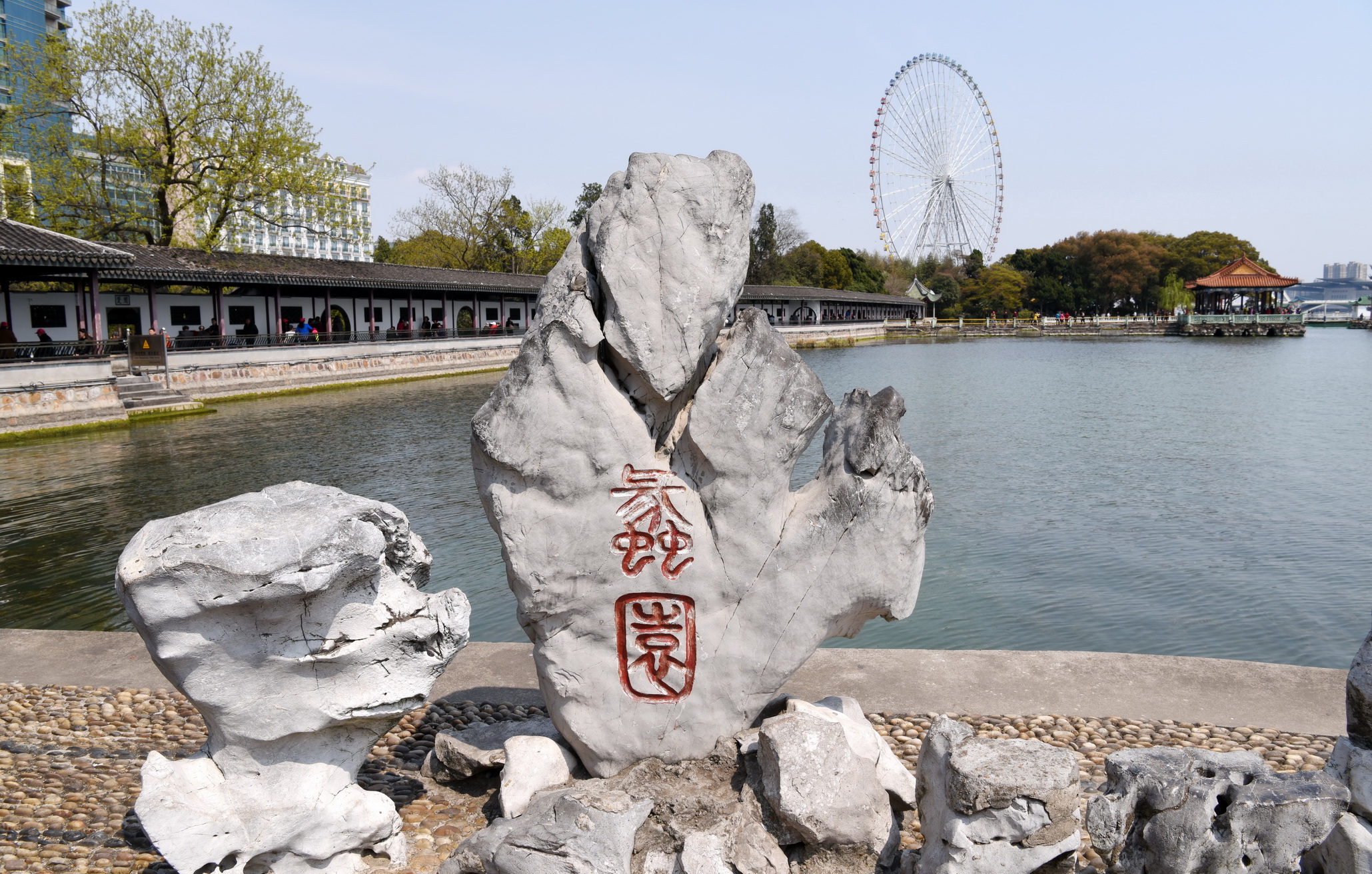 西安gdp有水吗_西安钟楼图片(2)