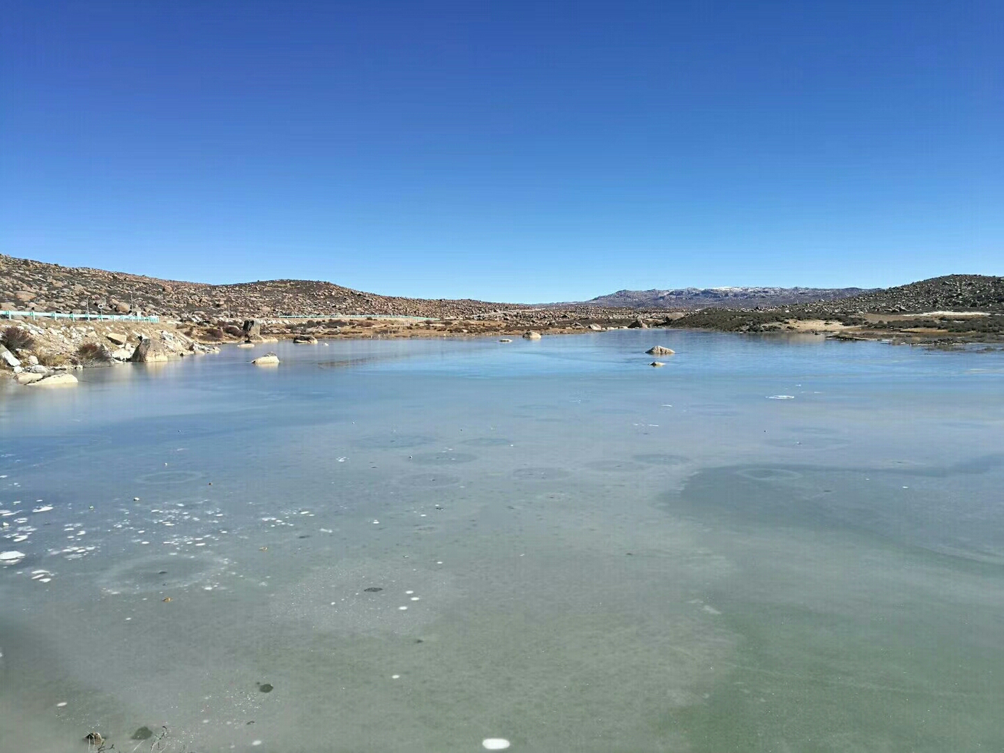 (夏如措)湖面结冰了