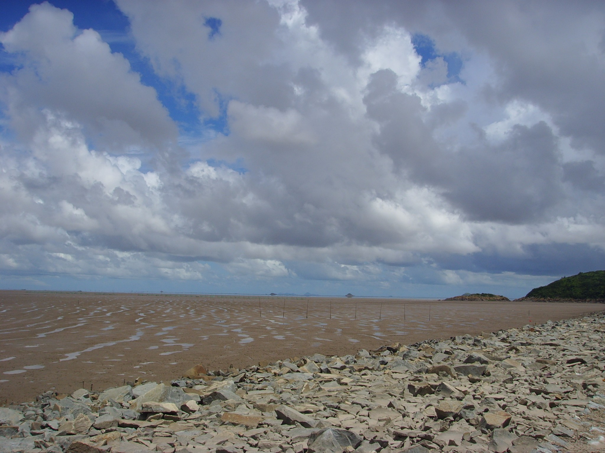 平阳西湾 西湾风景区位于平阳县的东南部,东临东海,南涉鳌江口,西靠墨