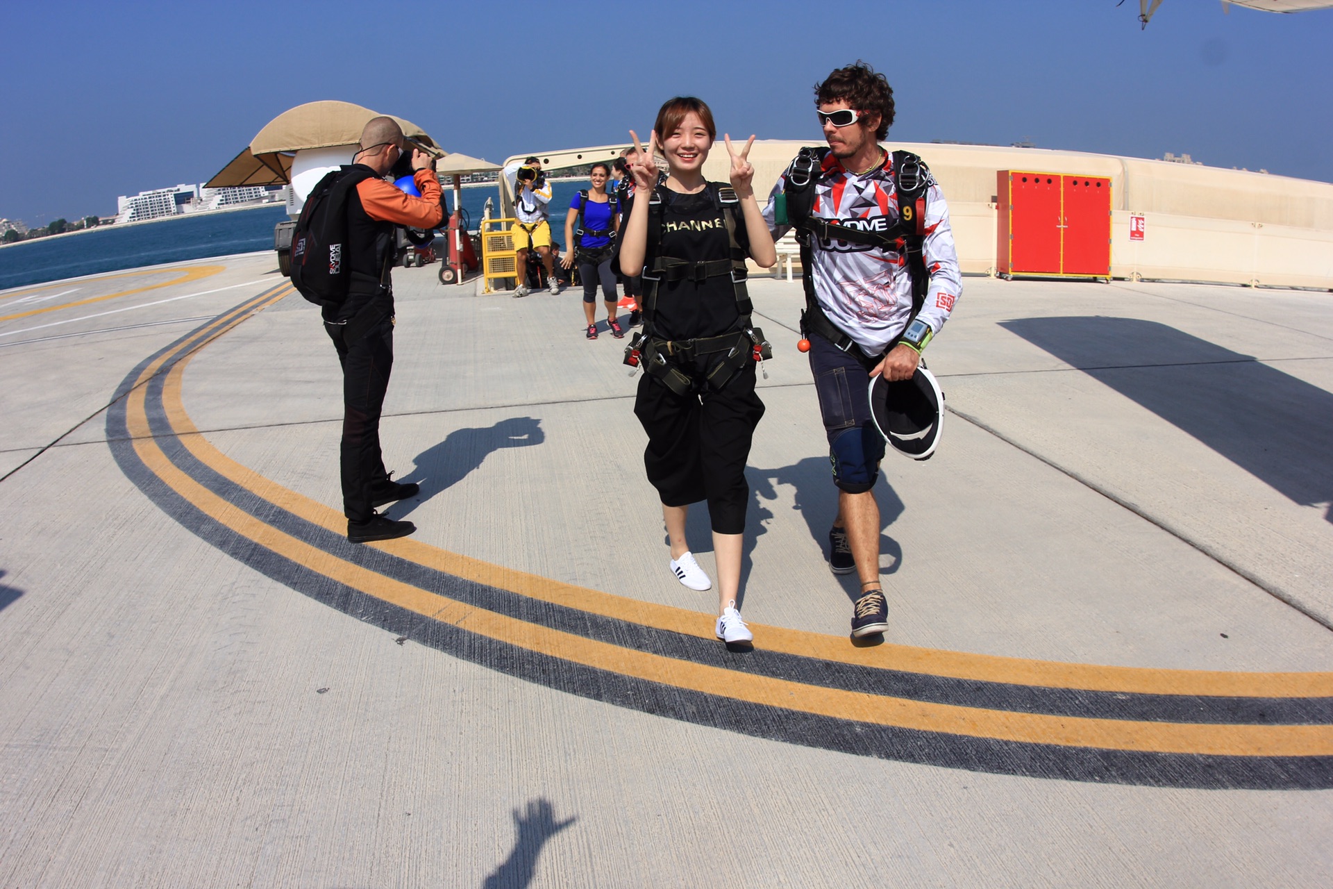 为了跳伞去迪拜!